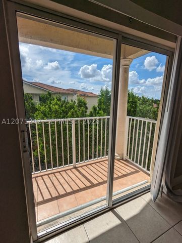6940 NW 179th St 404-7, Hialeah, FL 33015