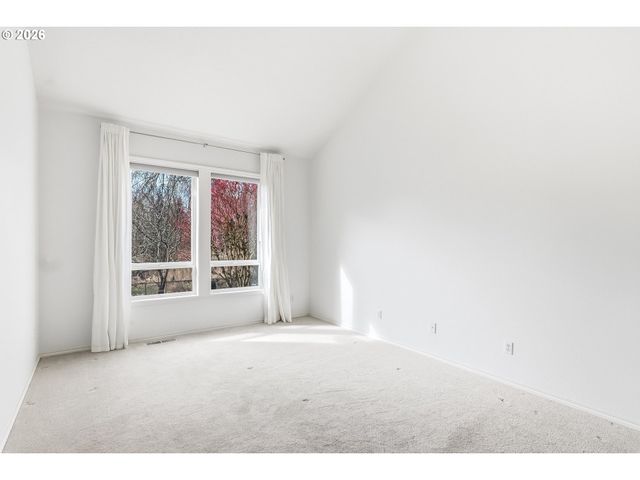 331 Ne HILLWOOD Dr, Hillsboro, OR 97124