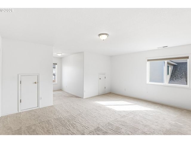 331 Ne HILLWOOD Dr, Hillsboro, OR 97124