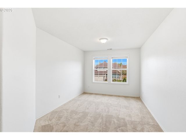 331 Ne HILLWOOD Dr, Hillsboro, OR 97124