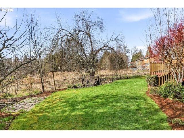 331 Ne HILLWOOD Dr, Hillsboro, OR 97124
