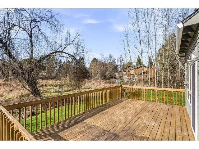 331 Ne HILLWOOD Dr, Hillsboro, OR 97124