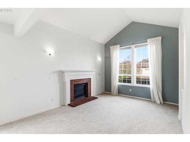 331 Ne HILLWOOD Dr, Hillsboro, OR 97124