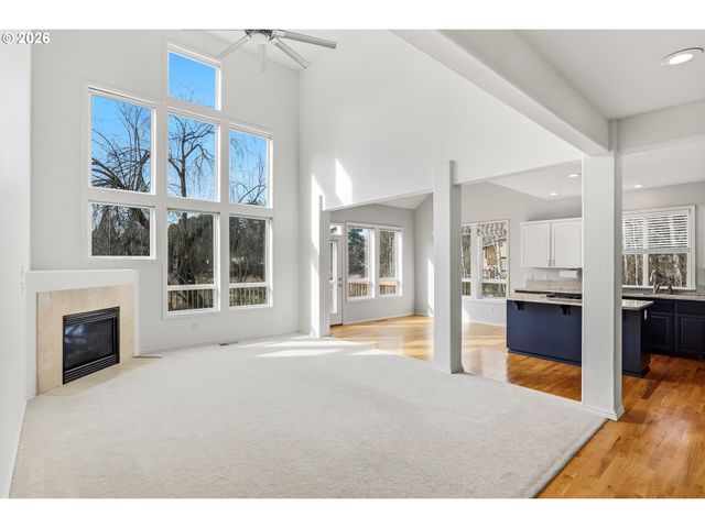 331 Ne HILLWOOD Dr, Hillsboro, OR 97124