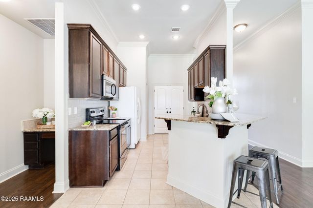 305 Flanders Ridge Drive, Youngsville, LA 70592