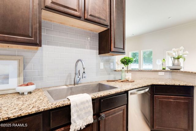 305 Flanders Ridge Drive, Youngsville, LA 70592