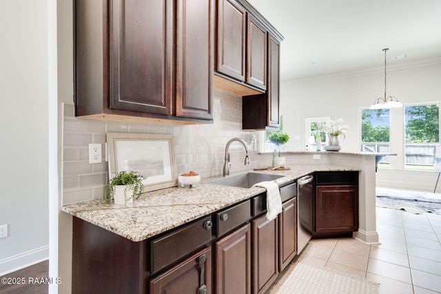 305 Flanders Ridge Drive, Youngsville, LA 70592