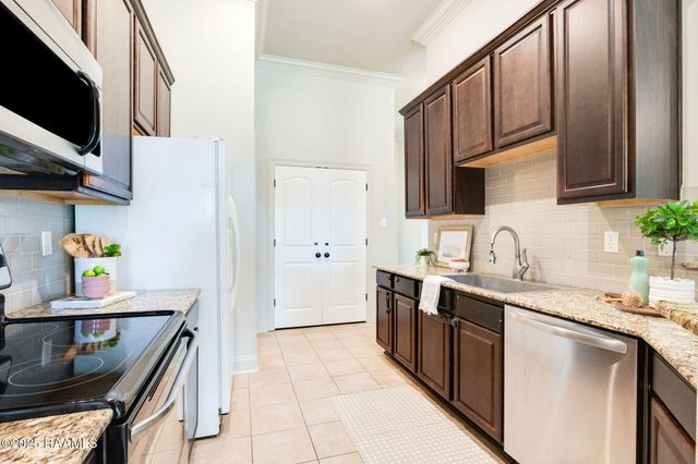 305 Flanders Ridge Drive, Youngsville, LA 70592