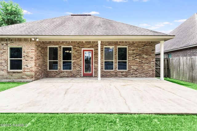 305 Flanders Ridge Drive, Youngsville, LA 70592