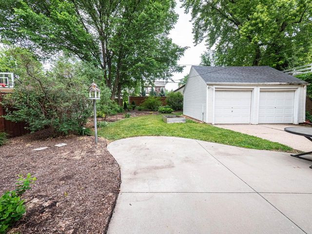 2638 N 88th STREET, Wauwatosa, WI 53226