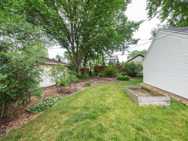 2638 N 88th STREET, Wauwatosa, WI 53226
