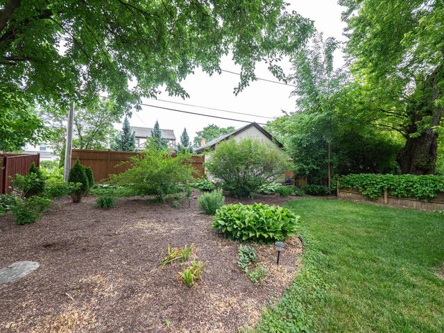 2638 N 88th STREET, Wauwatosa, WI 53226