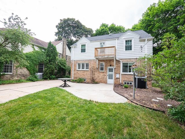 2638 N 88th STREET, Wauwatosa, WI 53226