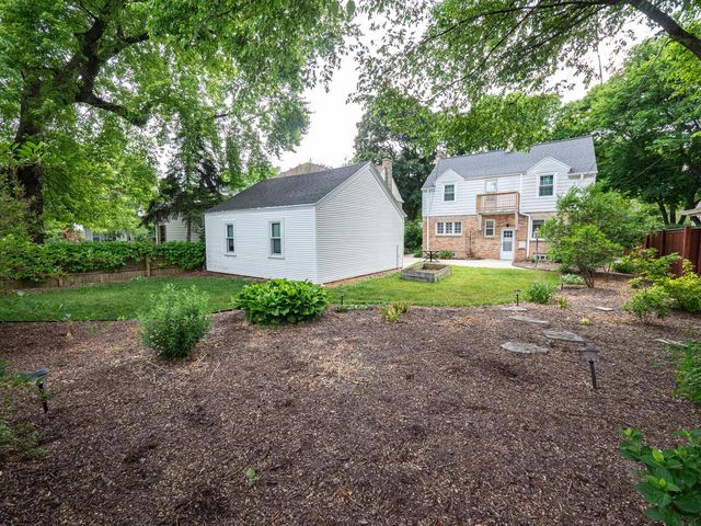 2638 N 88th STREET, Wauwatosa, WI 53226