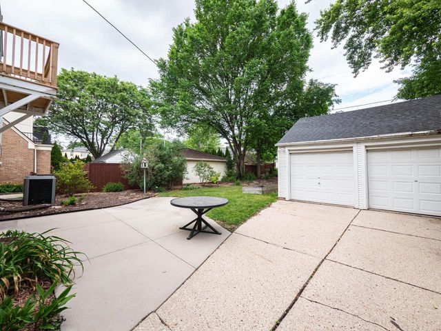 2638 N 88th STREET, Wauwatosa, WI 53226