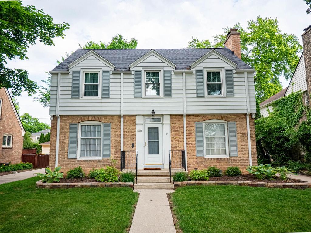 2638 N 88th STREET, Wauwatosa, WI 53226