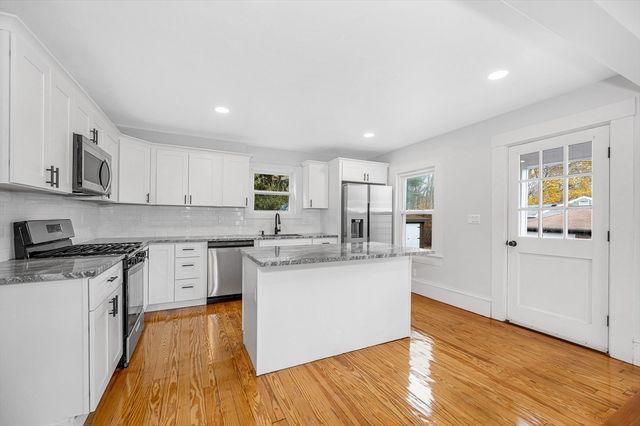 6 Coolidge St, Westford, MA 01886