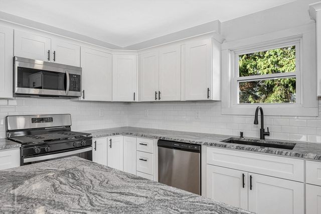 6 Coolidge St, Westford, MA 01886