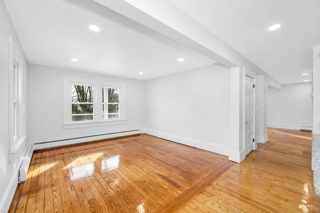 6 Coolidge St, Westford, MA 01886