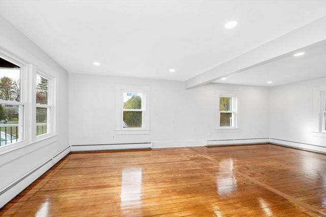 6 Coolidge St, Westford, MA 01886