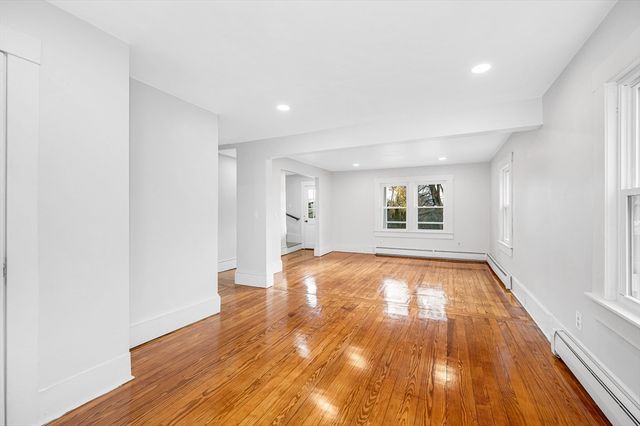 6 Coolidge St, Westford, MA 01886