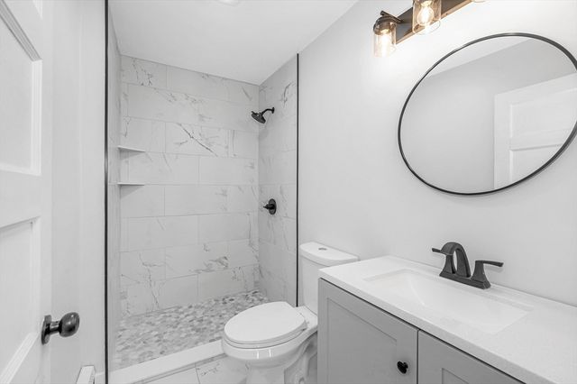 6 Coolidge St, Westford, MA 01886