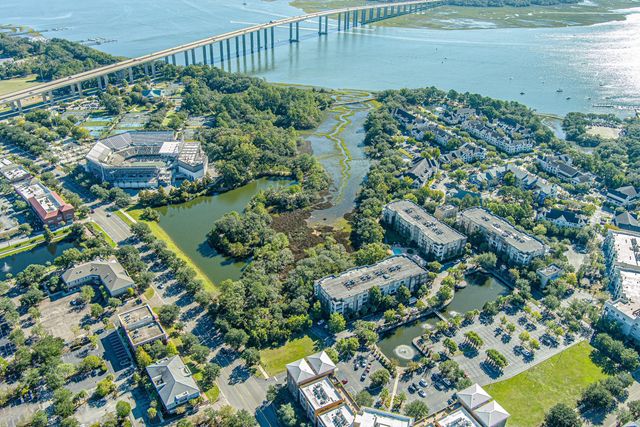 211 Seven Farms Drive 301, Charleston, SC 29492