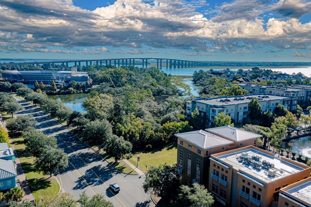 211 Seven Farms Drive 301, Charleston, SC 29492