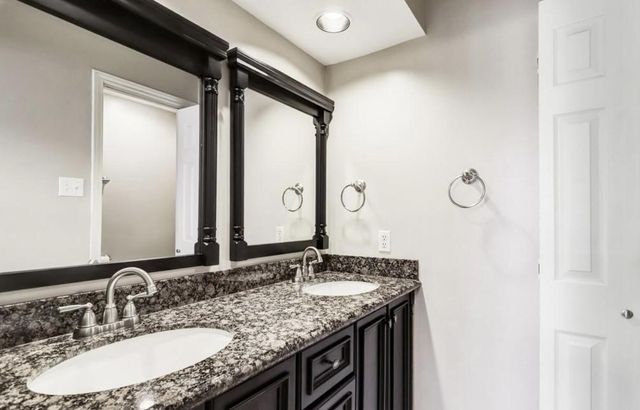 5968 Woodway Place Court, Houston, TX 77057