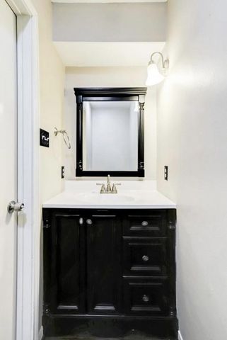 5968 Woodway Place Court, Houston, TX 77057