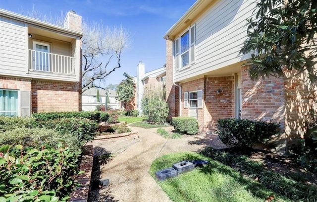 5968 Woodway Place Court, Houston, TX 77057