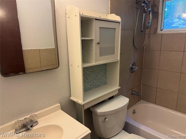 1967 Garrick Avenue, Warren, MI 48091