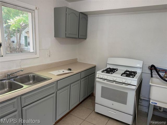 1967 Garrick Avenue, Warren, MI 48091