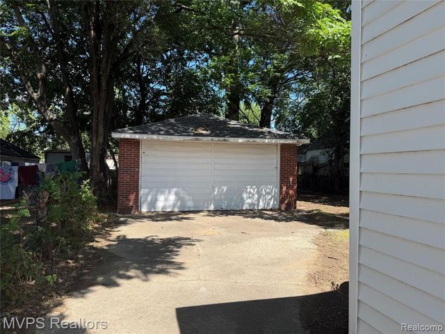 1967 Garrick Avenue, Warren, MI 48091
