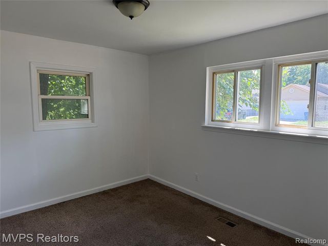 1967 Garrick Avenue, Warren, MI 48091