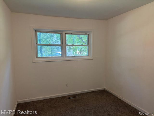 1967 Garrick Avenue, Warren, MI 48091