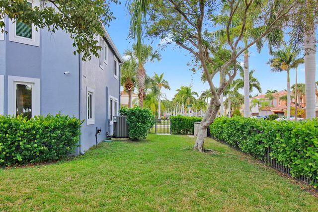 9022 Dupont Place, Wellington, FL 33414