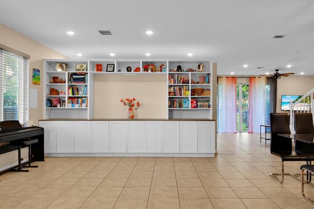 9022 Dupont Place, Wellington, FL 33414