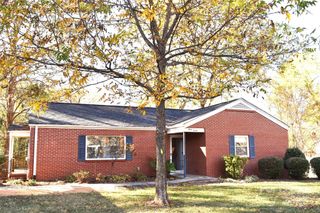 320 W Stewart Avenue W, Mooresville, NC 28115