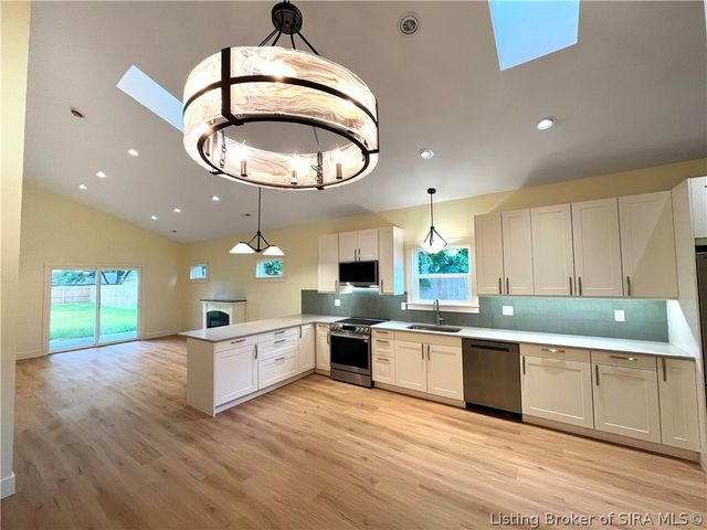 1428 E Ninth Street, Jeffersonville, IN 47130