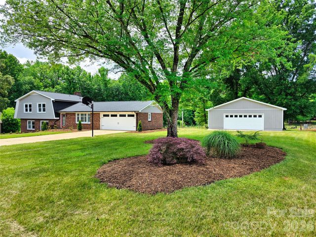 158 W Meadowview Drive, Statesville, NC 28625