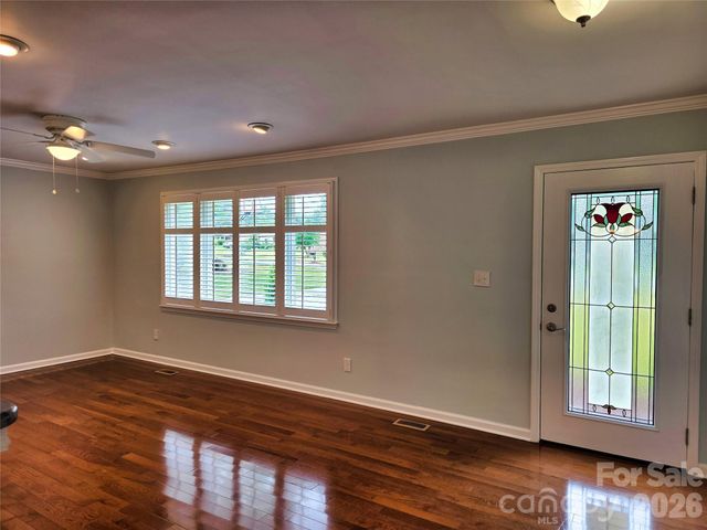 158 W Meadowview Drive, Statesville, NC 28625