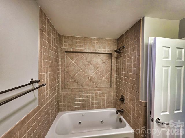 158 W Meadowview Drive, Statesville, NC 28625