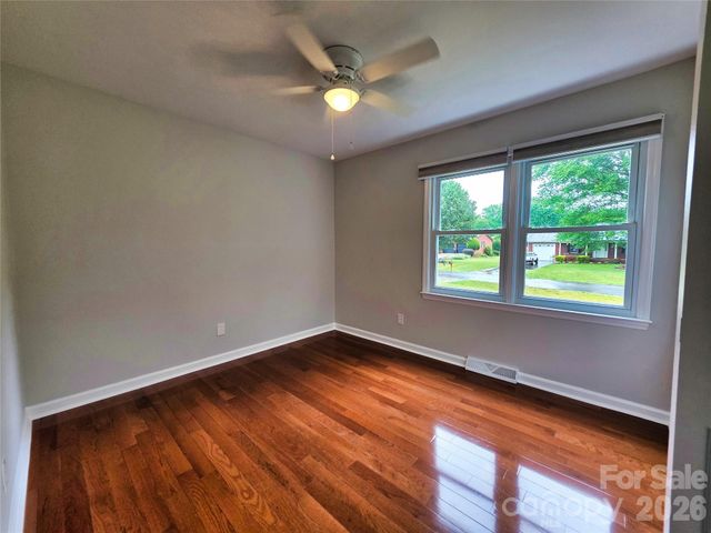 158 W Meadowview Drive, Statesville, NC 28625