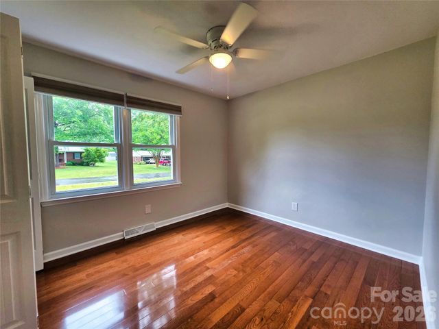 158 W Meadowview Drive, Statesville, NC 28625