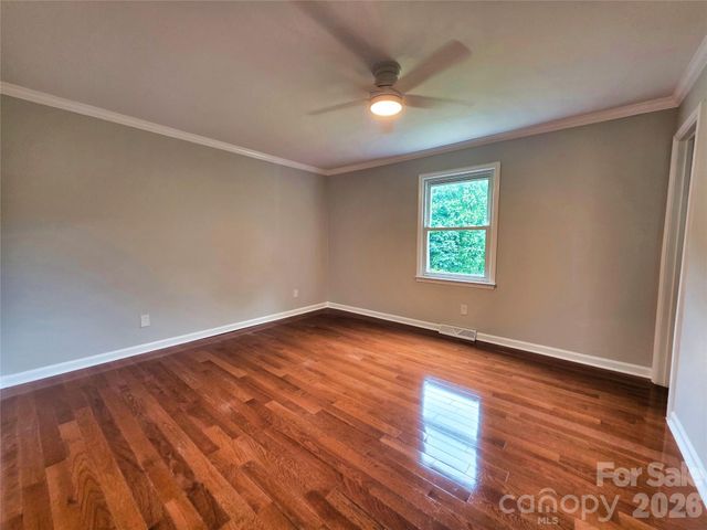 158 W Meadowview Drive, Statesville, NC 28625
