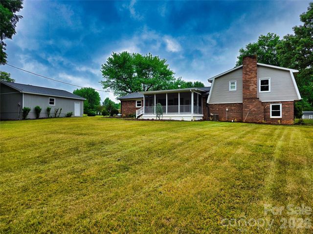 158 W Meadowview Drive, Statesville, NC 28625