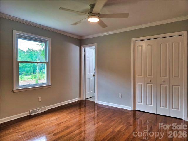 158 W Meadowview Drive, Statesville, NC 28625
