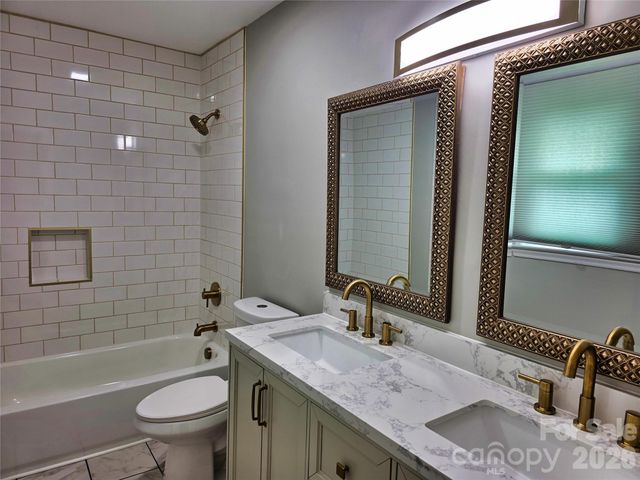158 W Meadowview Drive, Statesville, NC 28625