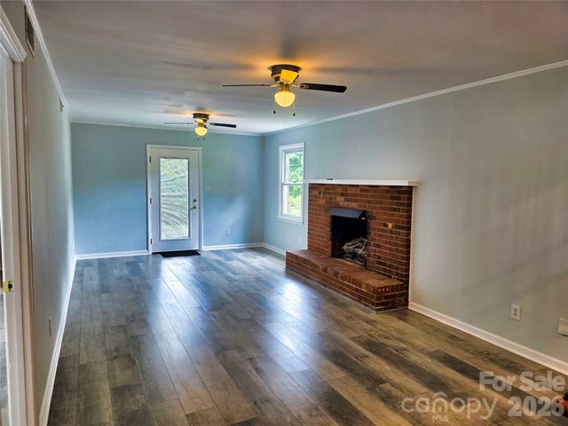 158 W Meadowview Drive, Statesville, NC 28625